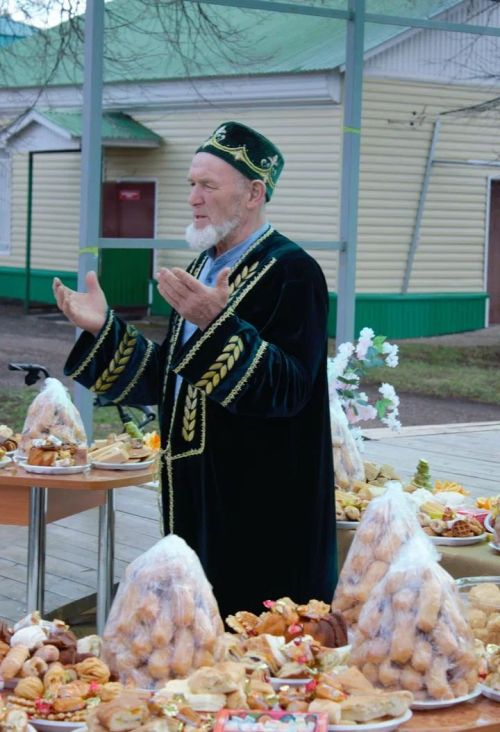 Азнакай волонтерлары картлар йортында Ураза гаетен үткәрде