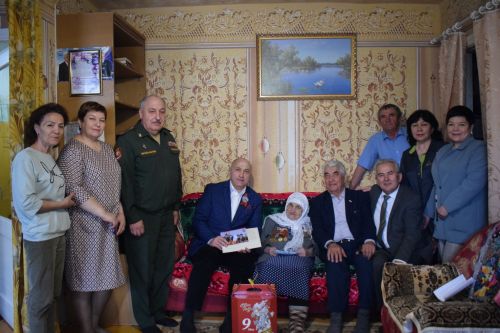 В Азнакаево глава района посетил ветеранов Великой Отечественной войны