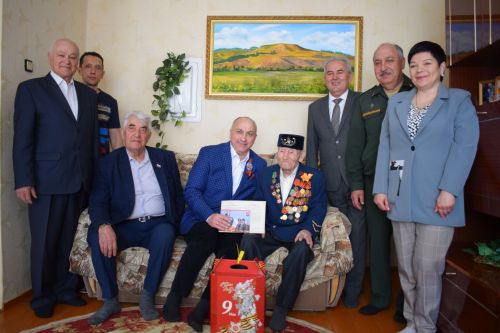 В Азнакаево глава района посетил ветеранов Великой Отечественной войны