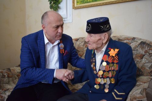 В Азнакаево глава района посетил ветеранов Великой Отечественной войны