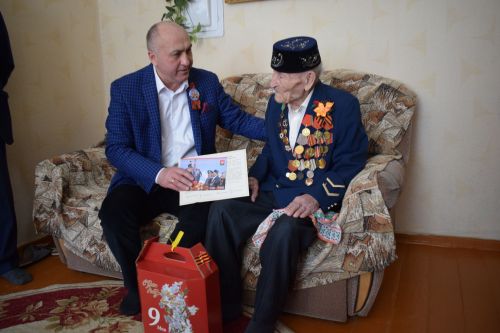 В Азнакаево глава района посетил ветеранов Великой Отечественной войны