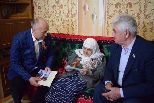 В Азнакаево глава района посетил ветеранов Великой Отечественной войны