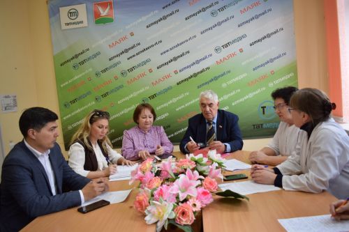 “Маяк” редакциясендә Сәламәтлек көненә багышлап “Түгәрәк өстәл” үтте