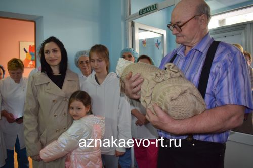 Глава Азнакаевского района Марсель Шайдуллин разделил радость семьи Сабирзяновых