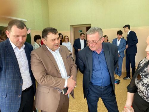 Директора Азнакаевских школ поделились опытом работы центров «Точка роста»