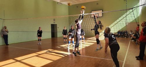 Азнакайда хатын-кызлар арасында волейбол ярышлары бара
