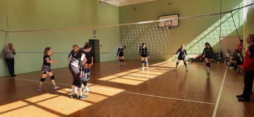 Азнакайда хатын-кызлар арасында волейбол ярышлары бара