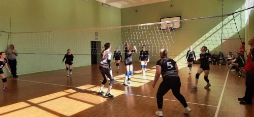 Азнакайда хатын-кызлар арасында волейбол ярышлары бара