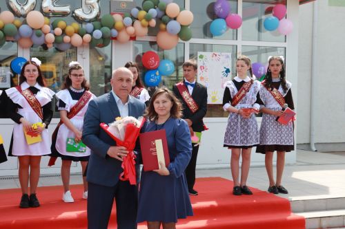 В школах Азнакаево прозвенел последний звонок