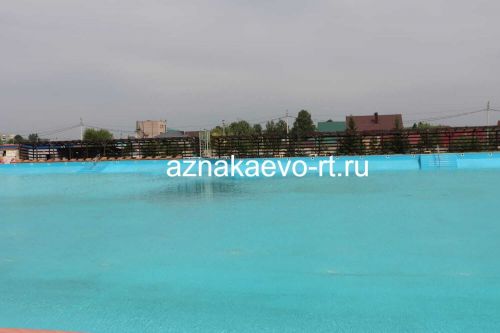 Азнакайның ачык бассейны кунаклар кабул итәргә әзер