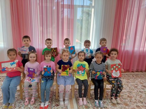 Юные азнакаевцы поздравили труженика тыла Касима Шайхутдинова