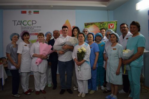 Азнакайда Акушерлар көнен әти-әни, бәбиләре белән бергәләп билгеләп үттеләр