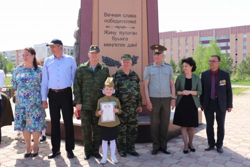 Азнакайның нәни солдатлары  сафта оста җырлыйлар
