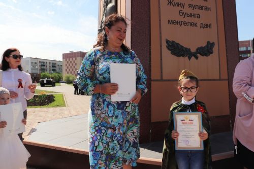 Азнакайның нәни солдатлары  сафта оста җырлыйлар