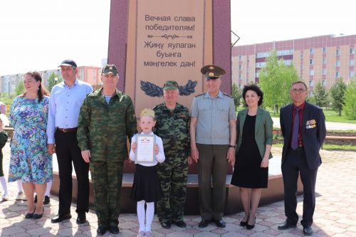 Азнакайның нәни солдатлары  сафта оста җырлыйлар