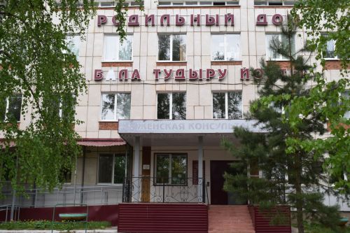 Азнакайда Акушерлар көнен әти-әни, бәбиләре белән бергәләп билгеләп үттеләр
