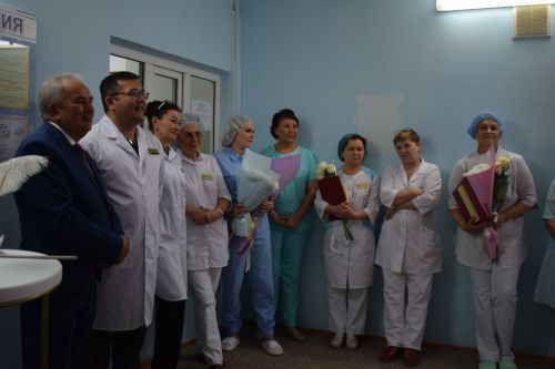 Азнакайда Акушерлар көнен әти-әни, бәбиләре белән бергәләп билгеләп үттеләр
