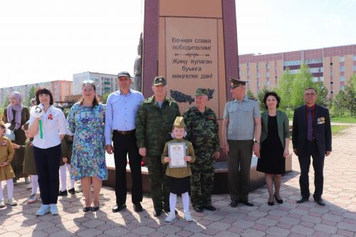 Азнакайның нәни солдатлары  сафта оста җырлыйлар