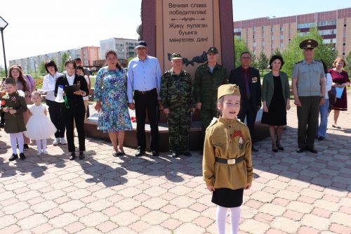 Азнакайның нәни солдатлары  сафта оста җырлыйлар