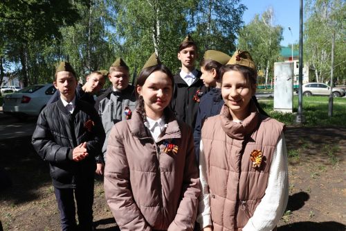 В Азнакаево провели парад у дома ветерана Гайнуллы Аюпова