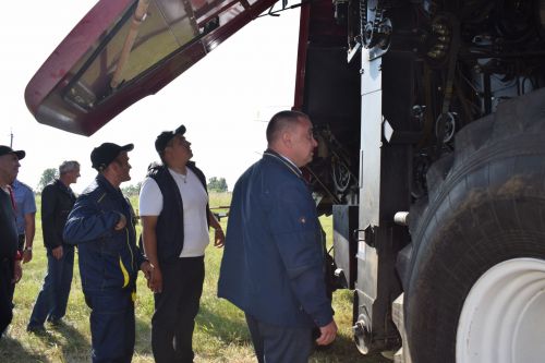 В Азнакаево проверили готовность комбайнов к жатве