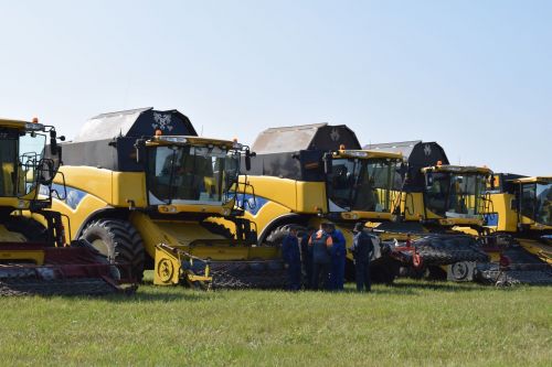 В Азнакаево проверили готовность комбайнов к жатве