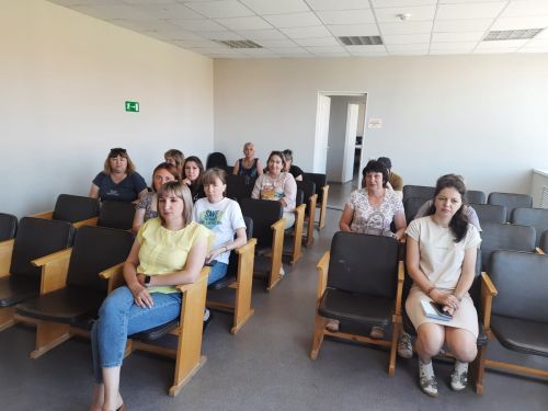 Редакция газеты «Маяк» подготовила подарки азнакаевским почтальонам