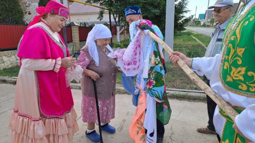 Азнакай шәһәренең Монолит микрорайонында сөрән суктылар