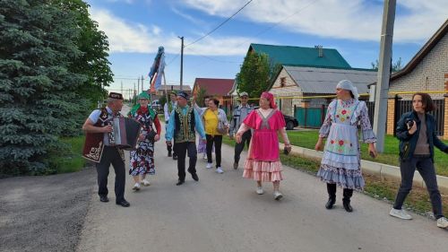 Азнакай шәһәренең Монолит микрорайонында сөрән суктылар