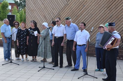 Азнакайда мәңге яшь йөрәкле ветеран-пенсионерлар яши