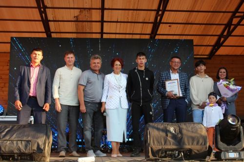 В поселке Актюбинский состоялся благотворительный концерт
