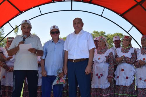 В Азнакаево провели праздник «Бабье лето»