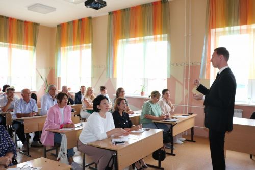 Азнакай педагогларын уңышлы укыту серләренә өйрәттеләр