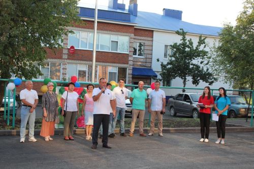В поселке Актюба благоустраиваются дворы