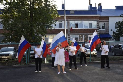 В поселке Актюба благоустраиваются дворы