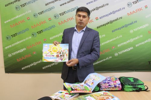 В редакции газеты «Маяк» подарили портфели первоклассникам