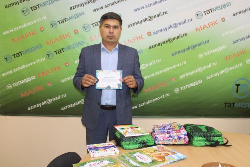 В редакции газеты «Маяк» подарили портфели первоклассникам