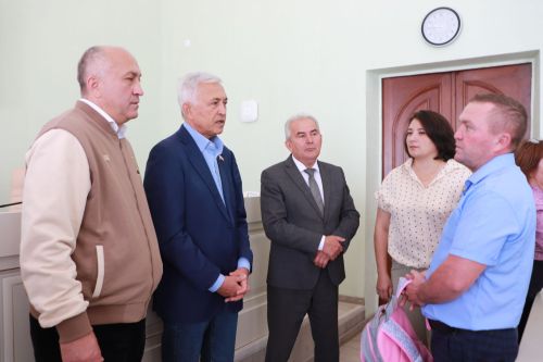 Азнакайда яңа уку елы алдыннан балалар портфельле булды