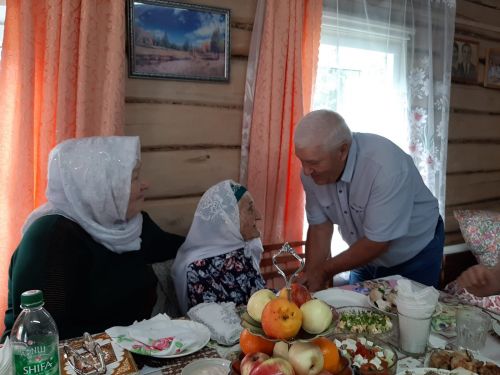 Азнакайда гасыр чордашы Сәкина Абдулла кызын тәбрикләделәр