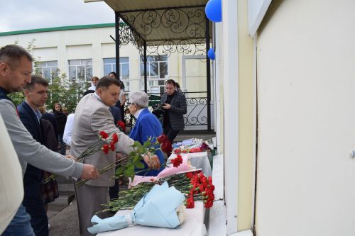 Азнакаево увековечило имя своего славного сына Рафаэля Гараева