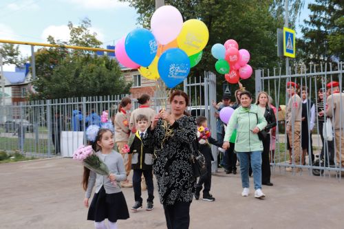 В поселке Актюбинский после капитального ремонта открылась школа