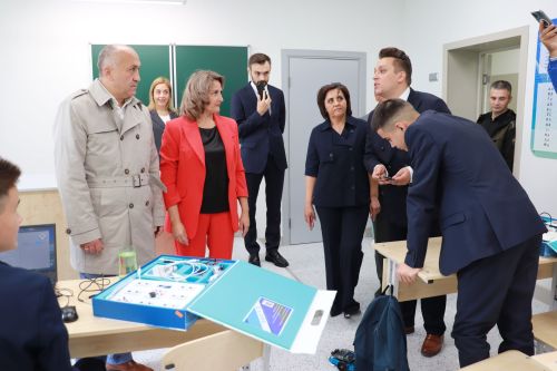 В поселке Актюбинский после капитального ремонта открылась школа
