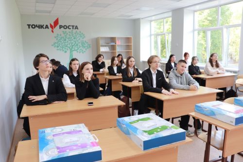 Азнакайда унбишенче “Үсеш ноктасы” үзәге ачылды