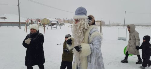 В микрорайоне Монолит прошло новогоднее мероприятие
