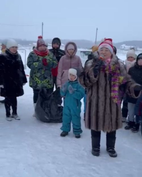 В микрорайоне Монолит прошло новогоднее мероприятие