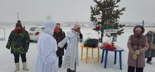 В микрорайоне Монолит прошло новогоднее мероприятие