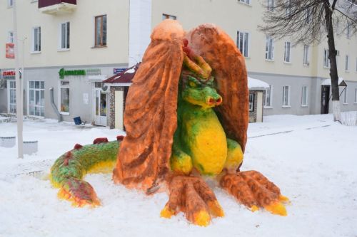 Азнакай урамнарын канатлы аждаһа саклый