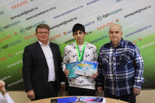 Азнакайның яшь радисөючеләрен бүләкләделәр
