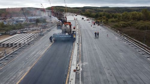 Начались работы по устройству дорожного покрытия на мосту через Каму в Татарстане