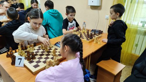 Семейные шахматы в Азнакаево: турнир для учащихся начальных классов
